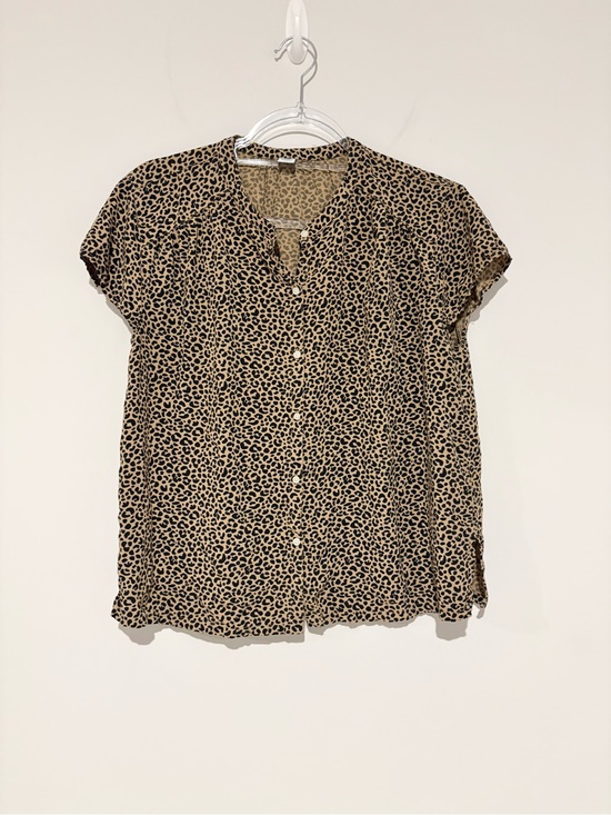 Old Navy Tops - Old Navy animal leopard print button cap sleeve blouse brown black medium